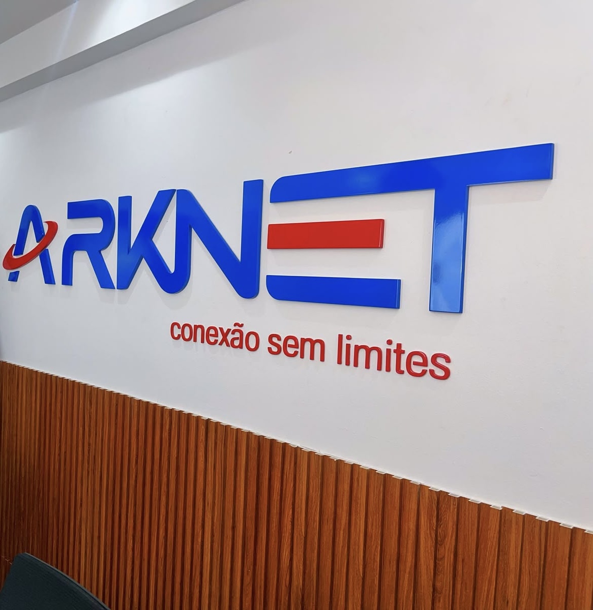 ARKNET, Infraestrutura de Telecomunicações e Conectividade Empresarial em Angola